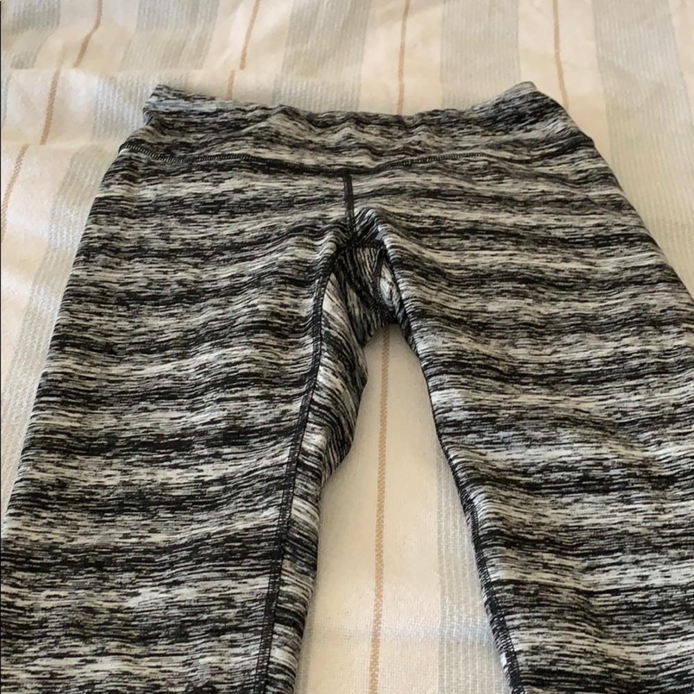 Black and while Lucy leggings